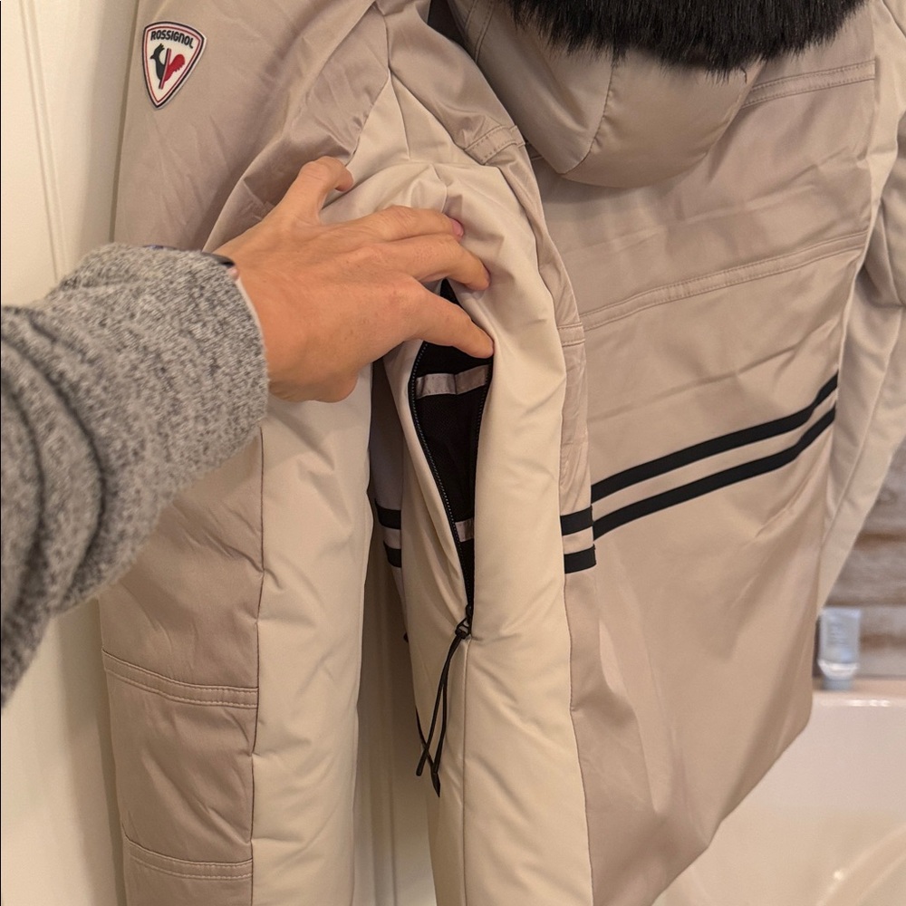 Rossignol Women's Beige Ski Jacket with Black Details - Picture 9 of 10